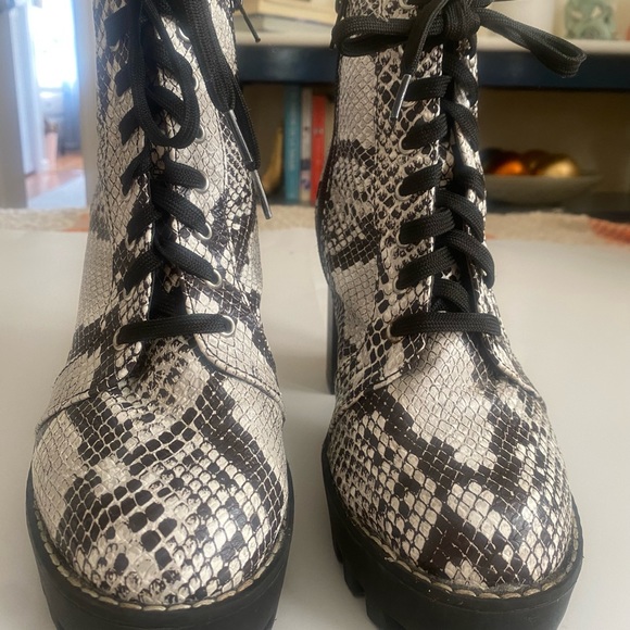 Bamboo Snakeprint Boots High Heel Size 7.5 - Picture 2 of 9